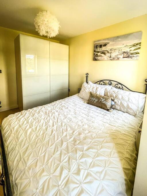 Soho Beach Apartment With Fabulous Sea View And 2 Minutes To The Beach With Free Parking And Netflix 본머스 외부 사진