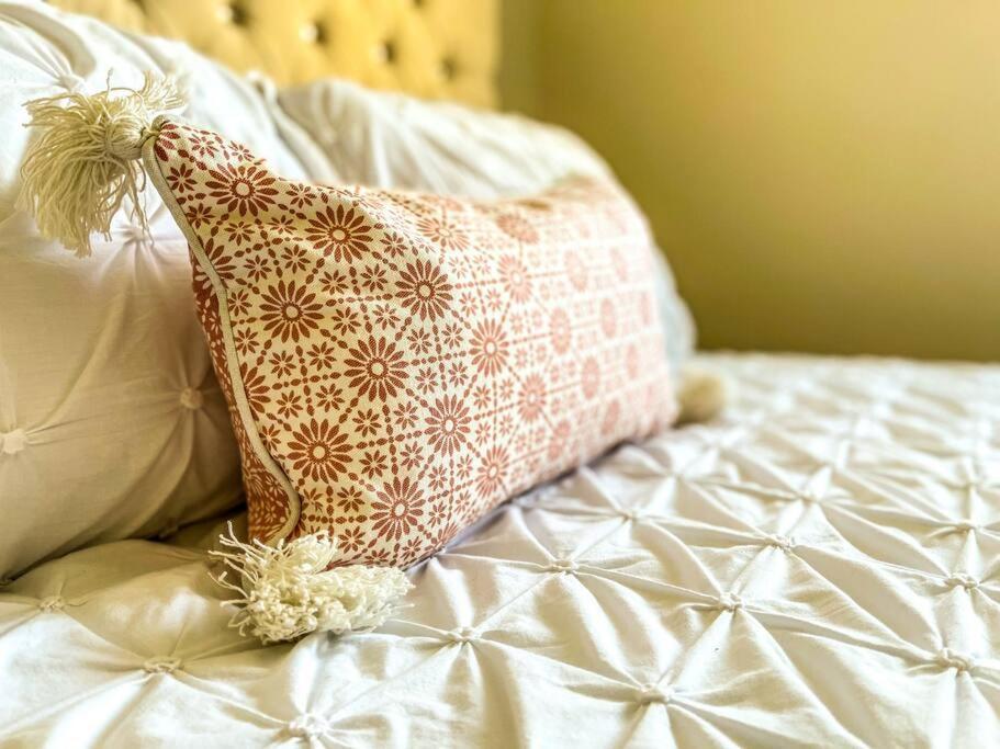 Soho Beach Apartment With Fabulous Sea View And 2 Minutes To The Beach With Free Parking And Netflix 본머스 외부 사진