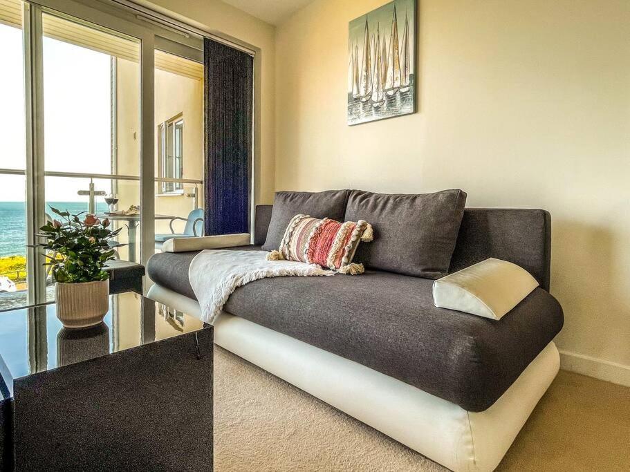 Soho Beach Apartment With Fabulous Sea View And 2 Minutes To The Beach With Free Parking And Netflix 본머스 외부 사진